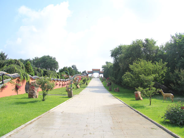 盛京寝园-草坪路