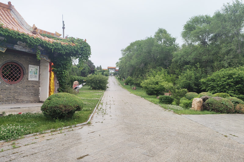 盛京寝园位于浑南区英达街道考场街，八棵树驾管处东行1.5公里