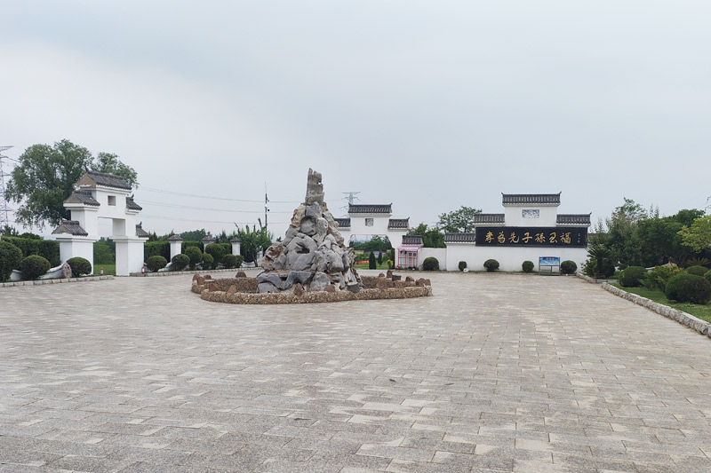 辽宁盛京寝园位于沈阳市东陵区英达镇,是辽宁省民政部门正式批准的公墓。